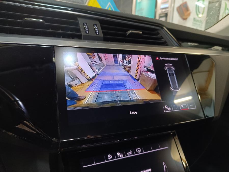 Audi E-tron 